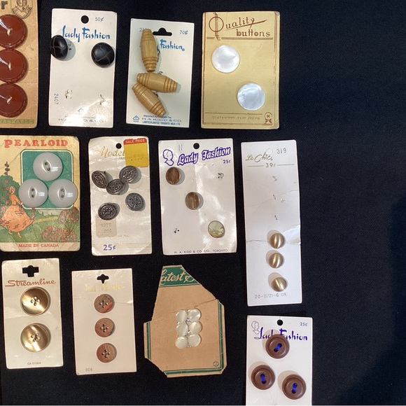 Assorted Vintage Button Collection - Picture 2 of 4